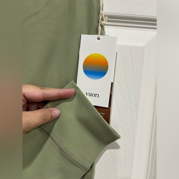 Vuori Women's Large Daily Legging Green Sprout NWT High Rise 7/8 Insteam No-Slip - Picture 4 of 8